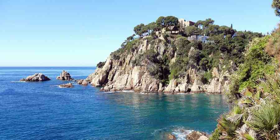 jardin botanico marimurtra de Blanes junto al mar mediterraneo